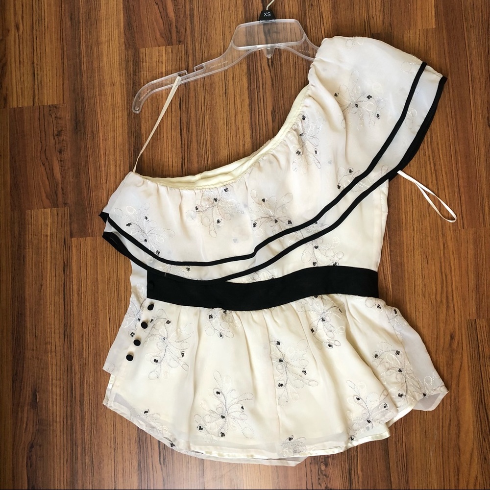 Beautiful Kenar Blouse.